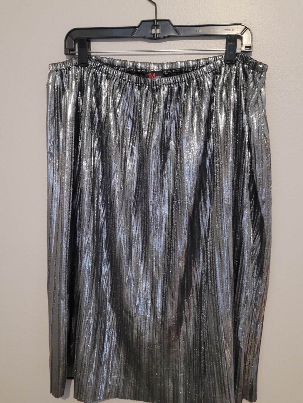 Pleated Metallic Elastic Waist Midi Skirt - Picture 3 of 6